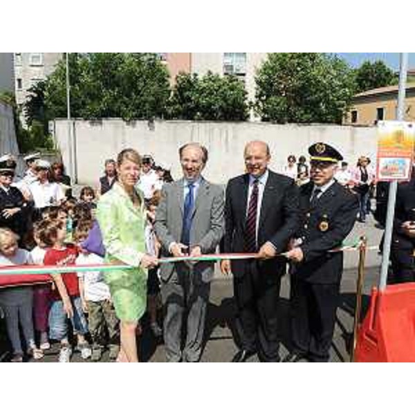 Federica Seganti (Assessore regionale Sicurezza), Riccardo Riccardi (Assessore regionale Mobilità), Roberto Dipiazza (Sindaco Trieste) e Sergio Abbate (Comandante Polizia municipale Trieste) all'inaugurazione del primo Campo scuola della Polizia municipale, a Trieste. (Trieste 20/05/09)