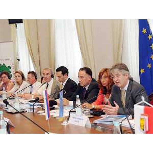 Renzo Tondo (Presidente Friuli Venezia Giulia) durante l'incontro della Commissione dirigenti della Comunità di lavoro Alpe Adria, a Trieste. (Trieste 20/05/09)