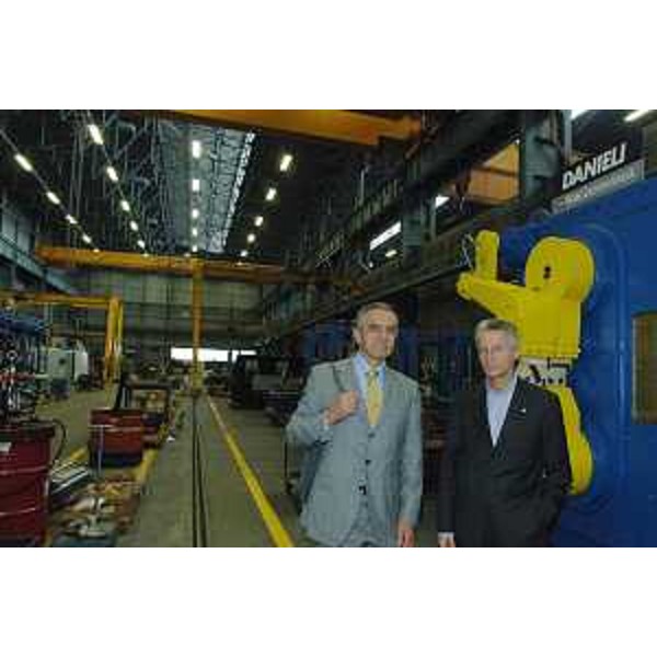 Riccardo Illy (Presidente Regione Friuli Venezia Giulia) con Gianpietro Benedetti (Presidente della Danieli &C.) ritratti durante la visita allo stabilimento Danieli avvenuta in occasione della Tavola Rotonda "Giornate Danieli 2006". (Butrio (UD) 21/10/06)