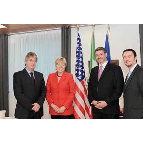 Renzo Tondo (Presidente Friuli Venezia Giulia), Carol Z. Perez (console generale degli Stati Uniti a Milano), Ben Wohlauer e Michael R. Kidwell (consoli del settore politico-economico). (Udine, 27/05/09)