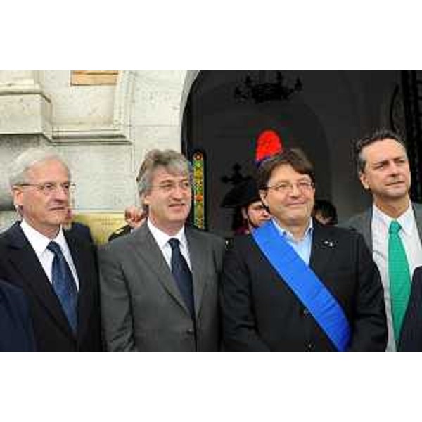 Renzo Tondo (Presidente della Regione Friuli Venezia Giulia) con Edouard Ballaman (Presidente del Consiglio Regionale), Enrico Gherghetta (Presidente della Provincia di Gorizia) e Laszlo Solyom (Presidente della Repubblica D'Ungheria) alla cerimonia di consacrazione della Cappella Ungherese a Visintini di Doberdò del Lago, sul Carso Goriziano. (Doberdò del lago, 29/05/09)