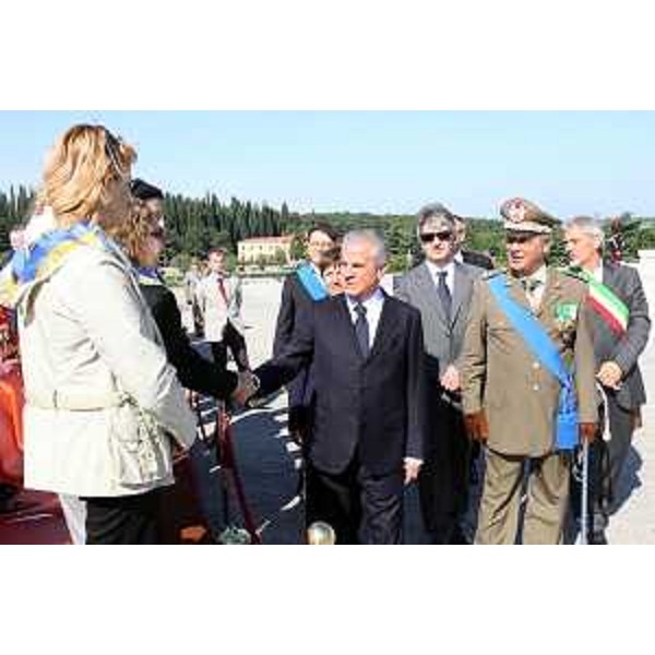 Renzo Tondo (Presidente Friuli Venezia Giulia) e Claudio Scajola (Ministro Sviluppo economico) al sacrario di Redipuglia per le celebrazioni del 63° anniversario della costituzione della Repubblica. (Fogliano-Redipuglia 02/06/09)