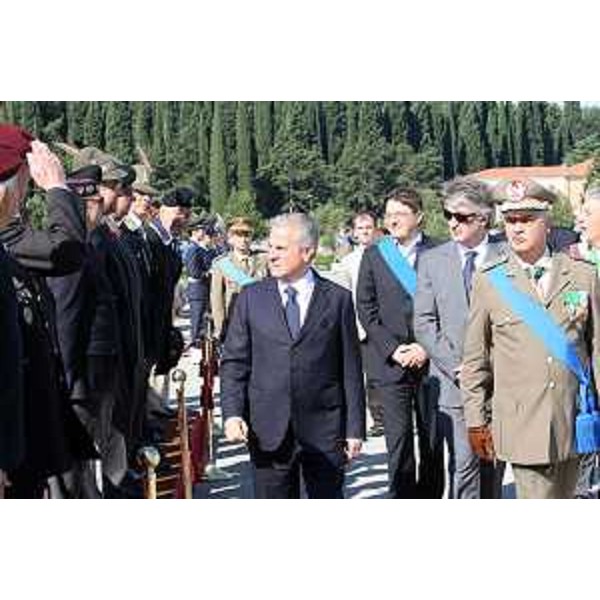 Renzo Tondo (Presidente Friuli Venezia Giulia) e Claudio Scajola (Ministro Sviluppo economico) al sacrario di Redipuglia per le celebrazioni del 63° anniversario della costituzione della Repubblica. (Fogliano-Redipuglia 02/06/09)