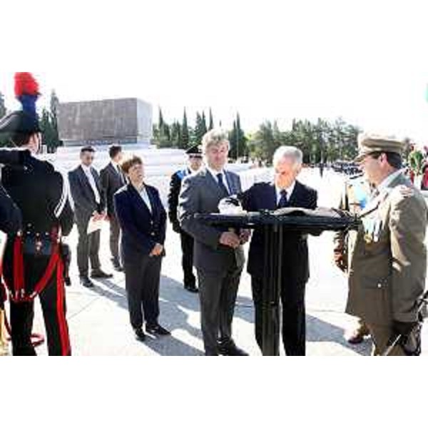 Renzo Tondo (Presidente Friuli Venezia Giulia) e Claudio Scajola (Ministro Sviluppo economico) al sacrario di Redipuglia per le celebrazioni del 63° anniversario della costituzione della Repubblica. (Fogliano-Redipuglia 02/06/09)