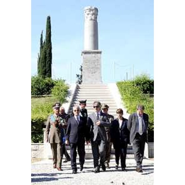 Claudio Scajola (Ministro Sviluppo economico) e Renzo Tondo (Presidente Friuli Venezia Giulia) al sacrario di Redipuglia per le celebrazioni del 63° anniversario della costituzione della Repubblica. (Fogliano-Redipuglia 02/06/09)