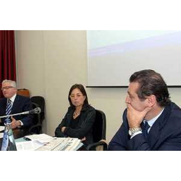 Michela Del Piero (Assessore regionale alla programmazione e controllo, alle risorse economiche e finanziarie, al patrimonio e servizi generali e alle pari opportunità) e Enzo Marsilio (Assessore regionale alle risorse agricole, naturali, forestali e montagna) ritratti nel corso del Seminario sui Controlli Comunitari. (Udine 23/10/06)