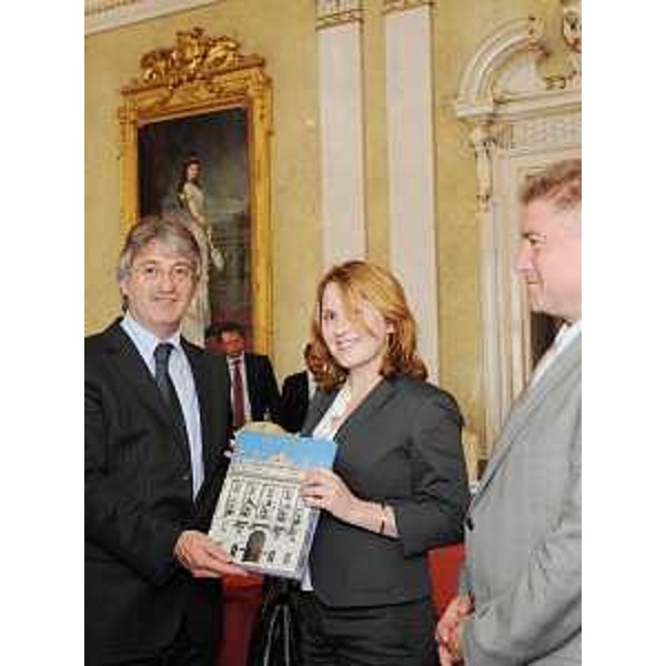 Renzo Tondo (Presidente Friuli Venezia Giulia), Aleksandra Smirnova (Ministro Economia Kaliningrad) e Georgij Boos (Governatore Kaliningrad) nella sede della Regione a Trieste. (Trieste 04/06/09) 
