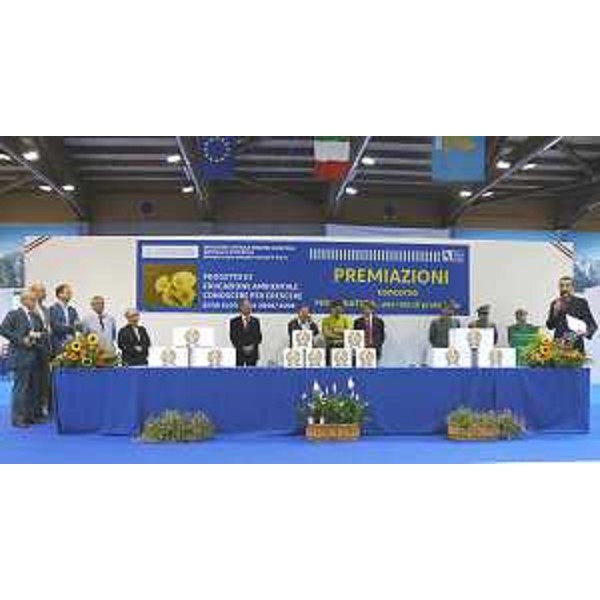 La premiazione del Concorso ""Per la Natura ... Una rete di protezione" al Palaghiaccio di Claut. (Claut 07/06/09)