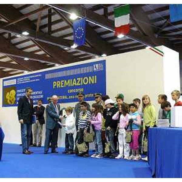 La premiazione del Concorso ""Per la Natura ... Una rete di protezione" al Palaghiaccio di Claut. (Claut 07/06/09)