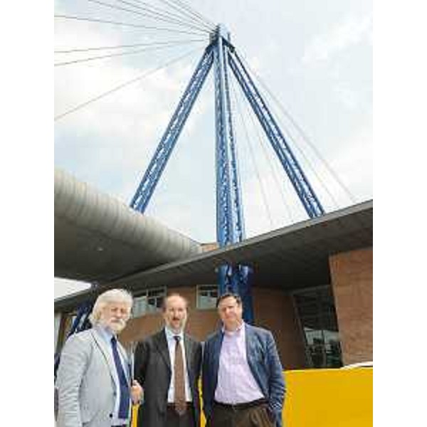 Lucio Leonardelli (Vicepresidente Autovie Venete), Riccardo Riccardi (Assessore regionale Mobilità, Energia e Infrastrutture di Trasporto) e Giorgio Santuz (Presidente Autovie Venete) al nuovo casello autostradale di Ronchis di Latisana. (Ronchis di Latisana 11/06/09)