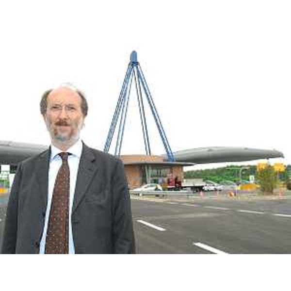 Riccardo Riccardi (Assessore regionale Mobilità, Energia e Infrastrutture di Trasporto) al nuovo casello autostradale di Ronchis di Latisana. (Ronchis di Latisana 11/06/09) 
