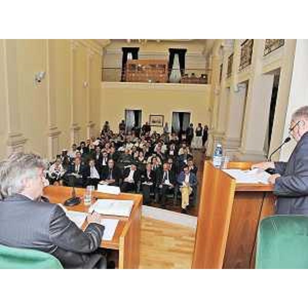 Renzo Tondo (Presidente Friuli Venezia Giulia) all'assemblea annuale delle cooperative associate a LegacoopFVG a Gorizia. (Gorizia 11/06/09)