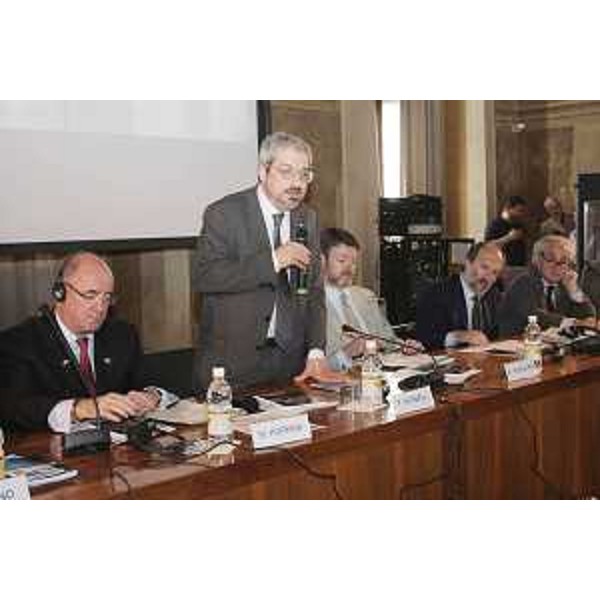 Riccardo Riccardi [(Assessore regionale Mobilità, Energia e Infrastrutture di Trasporto) quarto da sinistra) alla giornata di studio di Friuli Innovazione dedicata alle politiche verdi, al Castello di Udine. In piedi, Furio Honsell (Sindaco Udine). (Udine 10/06/09)