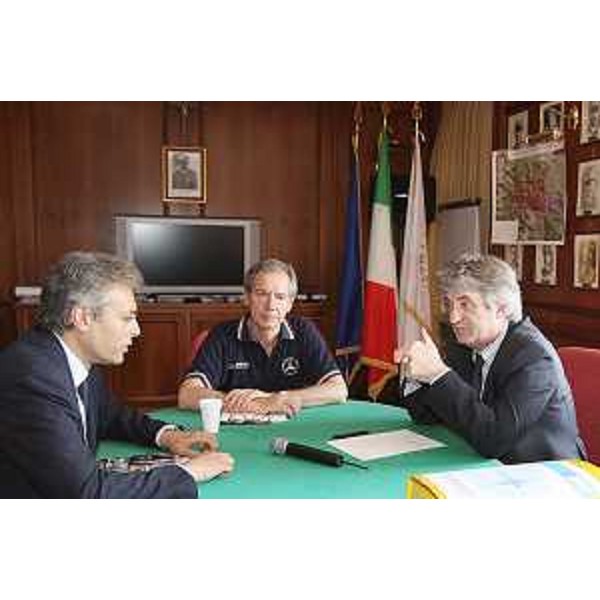 Gianni Chiodi (Presidente Abruzzo), Guido Bertolaso (Sottosegretario Protezione civile) e Renzo Tondo (Presidente Friuli Venezia Giulia) nella sede del DICOMAC (Direzione comando e controllo per l'emergenza) a L'Aquila. (L'Aquila 15/06/09)