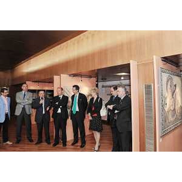 Roberto Molinaro (Assessore regionale Cultura) e Vanni Lenna (Assessore regionale Ambiente) con Edouard Ballaman (Presidente Consiglio regionale) all'apertura della mostra sulla Scuola mosaicisti di Spilimbergo, in Consiglio regionale a Trieste. (Trieste 17/06/09)