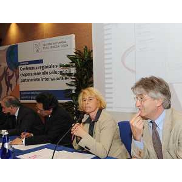 Renzo Tondo (Presidente Friuli Venezia Giulia) e Stefania Craxi (Sottosegretario Affari esteri) al convegno "Conferenza regionale sulla cooperazione allo sviluppo e il partenariato internazionale", a Udine. (Udine 19/06/09)