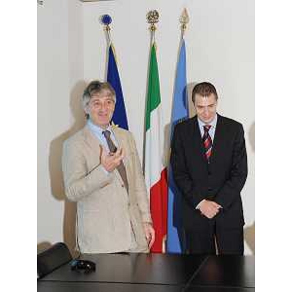 Renzo Tondo (Presidente Friuli Venezia Giulia) con Alessandro Ciriani che ha giurato oggi da Presidente neo eletto della Provincia di Pordenone, a Udine. (Udine 19/06/09)