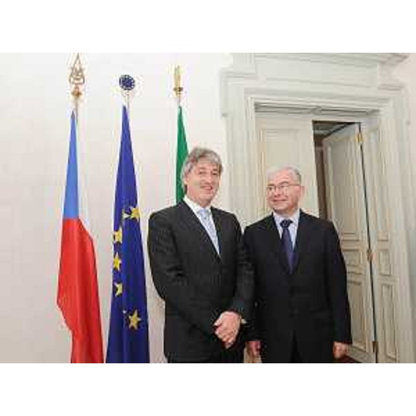 Renzo Tondo (Presidente Friuli Venezia Giulia) e Vladimir Zavazal (Ambasciatore ceco in Italia) nella sede della Regione a Trieste. (Trieste 18/06/09)