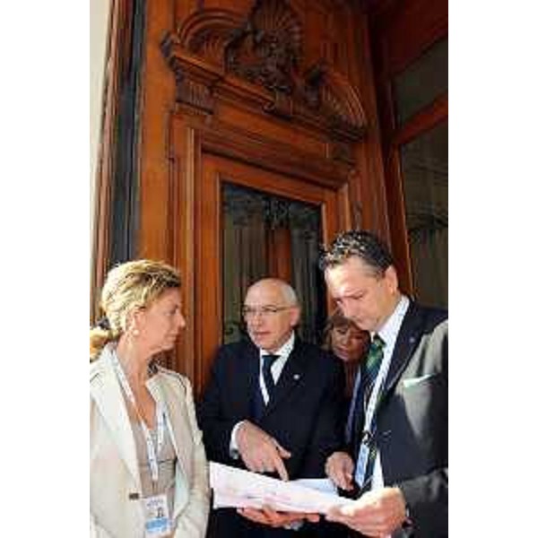 Edouard Ballaman (Presidente Consiglio regionale) e Sandra Savino (Assessore regionale alle Risorse economiche e finanziarie) durante il G8 a Trieste. (Trieste, 26/06/09)
