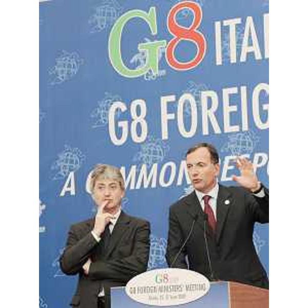 Renzo Tondo (Presidente Friuli Venezia Giulia) e Franco Frattini (Ministro Esteri) nel corso della conferenza stampa di chiusura dei lavori del G8. (Trieste 27/06/09)
