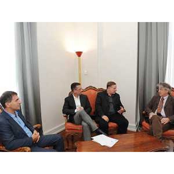 Renzo Tondo (Presidente Friuli Venezia Giulia) con Andrea Mariani (Presidente Comunità ebraica triestina), Ron Fremden (Associazione culturale WeDoCare) e Piero Camber (Commissione Cultura Consiglio regionale), nella sede della Regione a Trieste. (Trieste 30/06/09) 