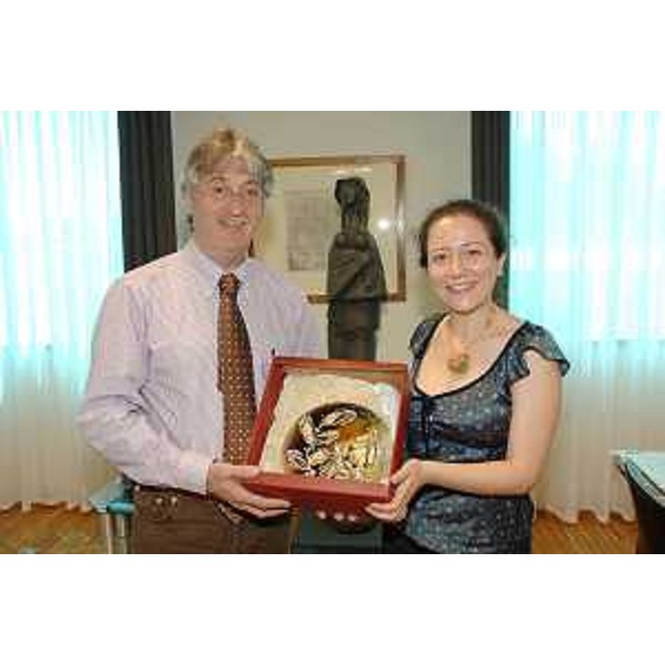 Renzo Tondo (Presidente Friuli Venezia Giulia) riceve Alessandra Luchini (Ricercatrice diagnosi precoce cancro con nanotecnologie, George Mason University, Virginia, US) nella sede regionale di Udine. (Udine 30/06/09)