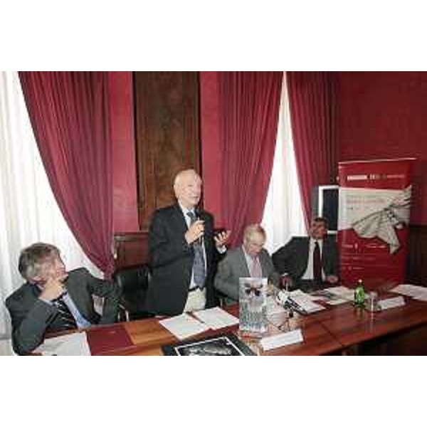 Renzo Tondo (Presidente Regione Friuli Venezia Giulia), Piero Angela, che ha ricevuto il Premio Speciale Luchetta 2009, Paolo Garimberti (Presidente RAI) ed Enzo Angiolini (Presidente Fondazione Luchetta Ota D'Angelo Hrovatin), nella sede della Regione FVG a Roma. (Roma 01/07/09)