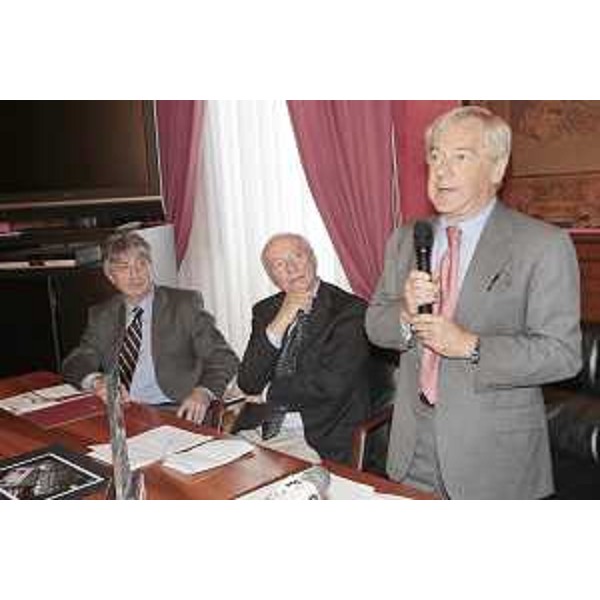 Renzo Tondo (Presidente Regione Friuli Venezia Giulia), Piero Angela, che ha ricevuto il Premio Speciale Luchetta 2009, e Paolo Garimberti (Presidente RAI), nella sede della Regione FVG a Roma. (Roma 01/07/09)