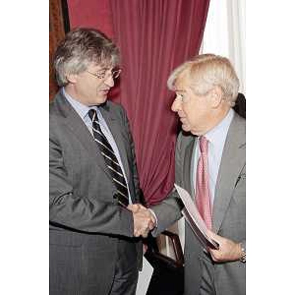 Renzo Tondo (Presidente Regione Friuli Venezia Giulia) e Paolo Garimberti (Presidente RAI), in occasione del Premio Speciale Luchetta 2009 nella sede della Regione FVG a Roma. (Roma 01/07/09)