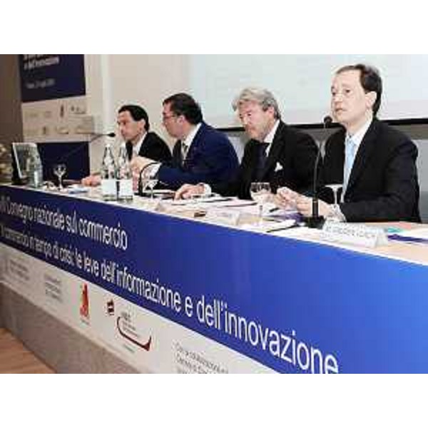 Luca Ciriani (Vicepresidente FVG e Assessore regionale Attività produttive) al VII Convegno nazionale sul Commercio su "Il commercio in tempo di crisi: le leve dell'informazione e dell'innovazione", alla Stazione Marittima di Trieste. (Trieste 02/07/09)
