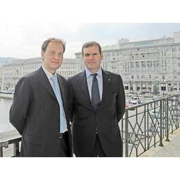 Luca Ciriani (Vicepresidente FVG e Assessore regionale Attività produttive) e Giuseppe Pavan (Presidente Confcommercio FVG) al VII Convegno nazionale sul Commercio su "Il commercio in tempo di crisi: le leve dell'informazione e dell'innovazione", alla Stazione Marittima di Trieste. (Trieste 02/07/09)