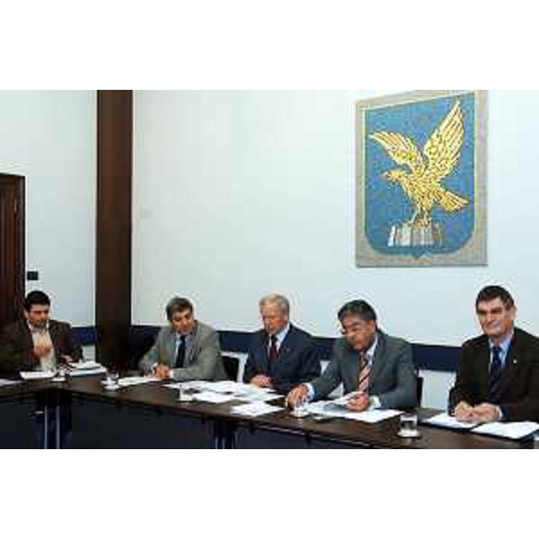 Roberto Antonaz (Assessore regionale all’istruzione, cultura, sport e pace) con Emilio Felluga (Presidente del CONI del Friuli Venezia Giulia) alla conferenza stampa di presentazione della pubblicazione dedicata ai talenti sportivi 2001-2005, 'un patrimonio da preservare'. (Trieste 25/10/06)
