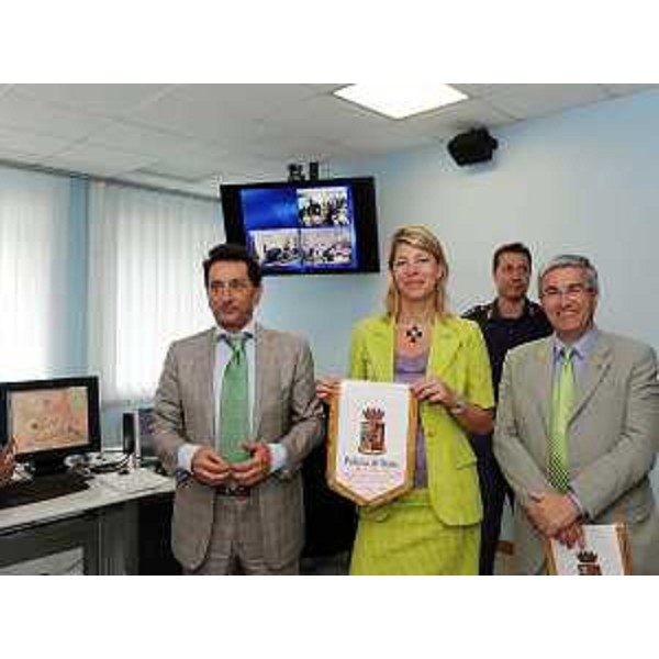 Giuseppe Padulano (Questore Udine), Federica Seganti (Assessore regionale Sicurezza) e Pietro Fontanini (Presidente Provincia Udine) in occasione dell'avvio dell'interconnessione tra le sale operative di Polizia locale, Polizia di Stato e Carabinieri a Udine. (Udine 06/07/09) 