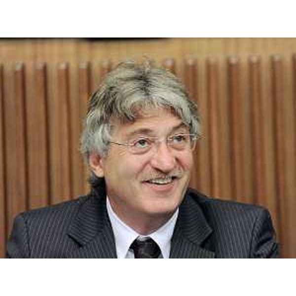 Renzo Tondo (Presidente Friuli Venezia Giulia) in Consiglio regionale a Trieste nel corso dei lavori sul ddl in materia di adempimenti degli obblighi della Regione derivanti dall'appartenenza dell' Italia all'Ue. (Trieste 07/07/09)