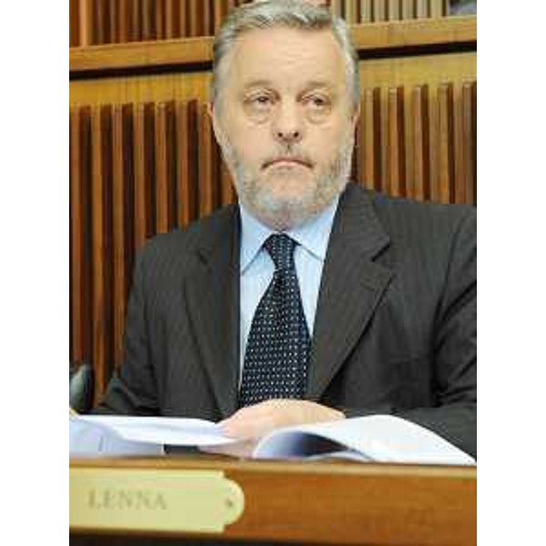 Vanni Lenna, assessore regionale Ambiente e Lavori pubblici, delegato Protezione civile, in Consiglio regionale. (Trieste 08/07/09) 