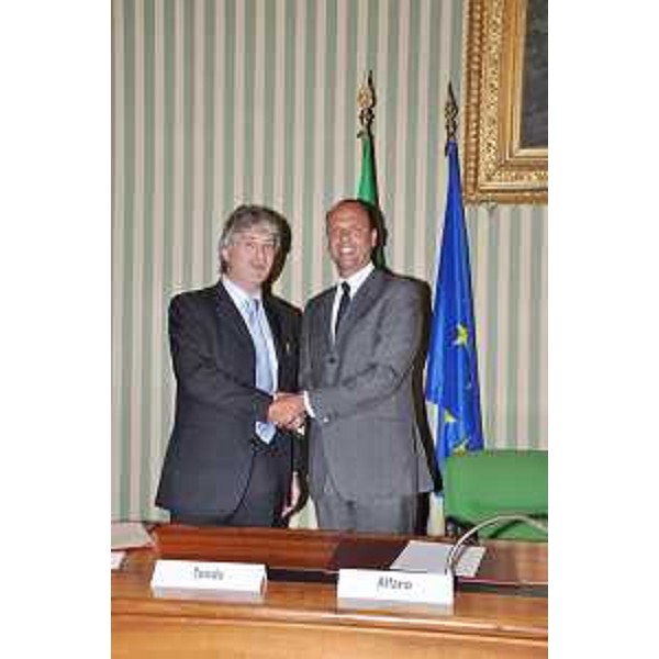 Renzo Tondo (Presidente Friuli Venezia Giulia) ed Angelino Alfano (Ministro Giustizia) nella Sala Verde del palazzo di Via Arenula, sede del Ministero della Giustizia, a Roma. (Roma 08/07/09)