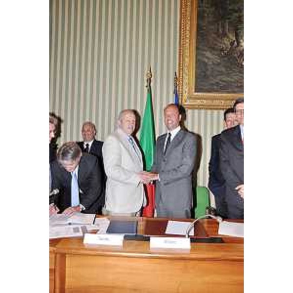 Renzo Tondo (Presidente Friuli Venezia Giulia), Dario Zearo (Sindaco Tolmezzo) ed Angelino Alfano (Ministro Giustizia) nella Sala Verde del palazzo di Via Arenula, sede del Ministero della Giustizia, a Roma. (Roma 08/07/09)