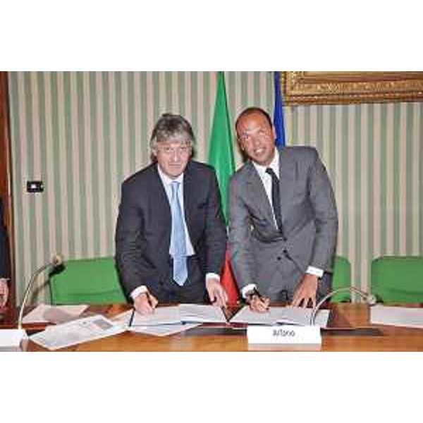 Renzo Tondo (Presidente Friuli Venezia Giulia) ed Angelino Alfano (Ministro Giustizia) nella Sala Verde del palazzo di Via Arenula, sede del Ministero della Giustizia, a Roma. (Roma 08/07/09)