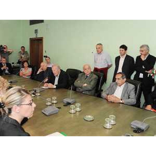 Federica Seganti (Assessore regionale Autonomie locali) nel corso dell'incontro con capigruppo consiliari, UNCEM, amministratori delle Comunità montane e una folta delegazione di sindaci delle zone interessate, in Consiglio regionale a Trieste. (Trieste 09/07/09)