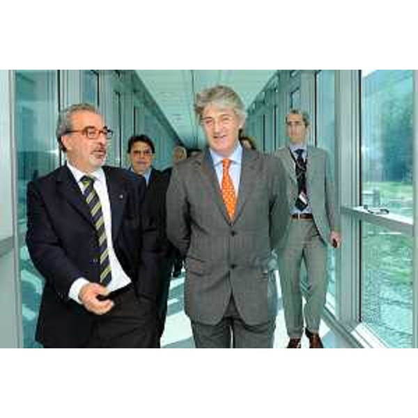 Renzo Tondo (presidente Friuli Venezia Giulia) con Sergio Razeto (presidente e Ad di Wartsila Italia). (Trieste, 17/07/09)