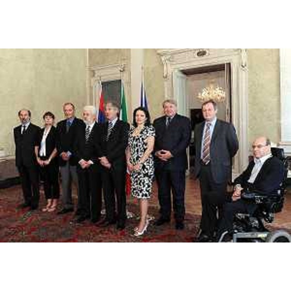 Renzo Tondo (presidente Friuli Venezia Giulia) con Mirko Cvetkovic (primo ministro di Serbia), gli assessori regionali Alessia Rosolen, Riccardo Riccardi, Vladimir Kosic, Elio De Anna e Andrea Garlatti, Vladimir Nikolic (console generale a Trieste) e Sanda Raskovic-Ivic (ambasciatore di Serbia in Italia). (Trieste, 17/07/09)