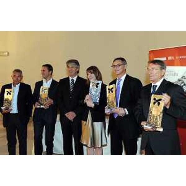 Renzo Tondo (presidente Friuli Venezia Giulia) con i cinque vincitori del Premio Luchetta 2009, Nico Piro, Catherine Philip, Gaetano Nicois, Attilio Bolzoni e Jerome Delay. (Trieste, 19/07/09)