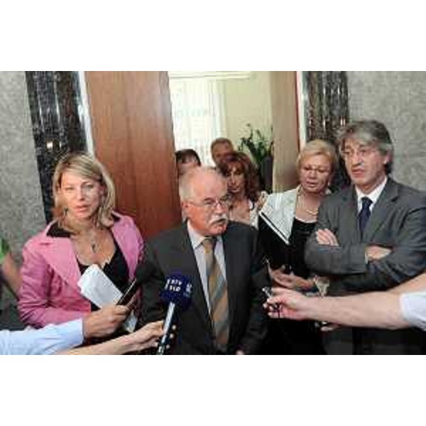 Renzo Tondo (presidente Friuli Venezia Giulia) e Federica Seganti (assessore con delega alle Relazioni internazionali) con Bostjan Zeks (ministro per gli Sloveni nel mondo Slovenia). (Lubiana, 21/07/09)