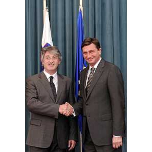 Renzo Tondo (presidente Friuli Venezia Giulia) stringe la mano a Borut Pahor (primo ministro Slovenia). (Lubiana, 21/07/09)