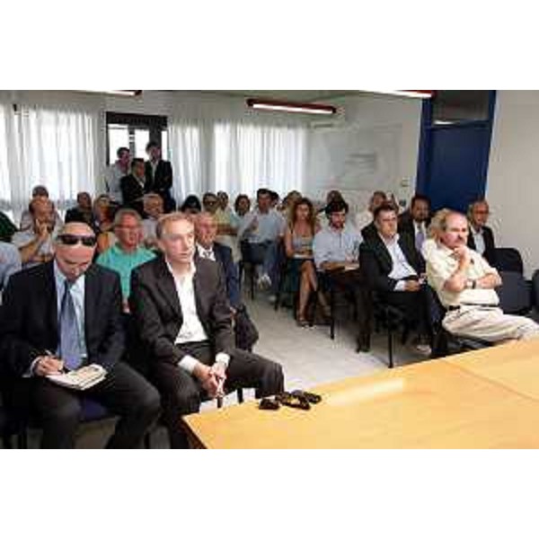 Partecipanti alla conferenza stampa tenuta da Luca Ciriani presso la sede del Consorsio di Sviluppo industriale dell'Aussa-Corno. (S.Giorgio di Nogaro, 21/07/09)