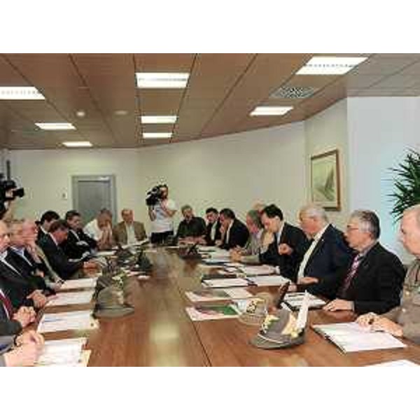 Enzo Cainero (Commissario straordinario Azienda speciale Villa Manin) e Luca Ciriani (Vicepresidente Friuli Venezia Giulia) presentano il programma delle celebrazioni per il 60° della Brigata Alpina 'Julia', a Udine. (Udine 14/07/09)