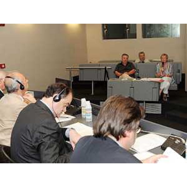 Roberto Molinaro (Assessore regionale Istruzione, Formazione e Cultura, delegato Politiche Famiglia) in riunione con la Commissione regionale consultiva per la Minoranza linguistica slovena, in Consiglio regionale a Trieste. (Trieste 23/07/09)