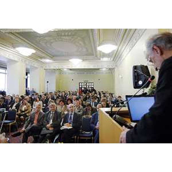 Foto panoramica della sala convegni dell'Hotel Savoia eseguita in occasione della giornata inaugurale della X 'Task Force italo-russa sui distretti e le PMI'. (Trieste 26/10/06)