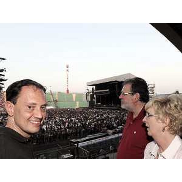 Luca Ciriani (Vicepresidente Friuli Venezia Giulia) con i consiglieri regionali Pietro Colussi e Annamaria Menosso allo Stadio Friuli in occasione del concerto di Bruce Springsteen. (Udine, 23/07/09)