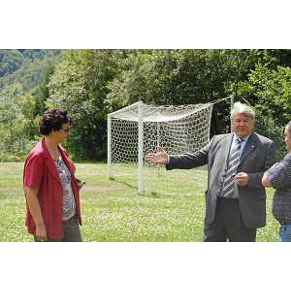Rita Bressa (Sindaco Cimolais) ed Elio De Anna (Assessore regionale Ambiente e Lavori pubblici, delegato Attività ricreative e sportive) a Cimolais. (Cimolais 28/07/09) 